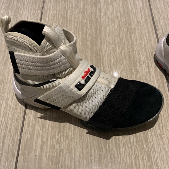 Nike Lebron Soldier 10 Men’s Basketball Shoes White/Black - Picture 2 of 5